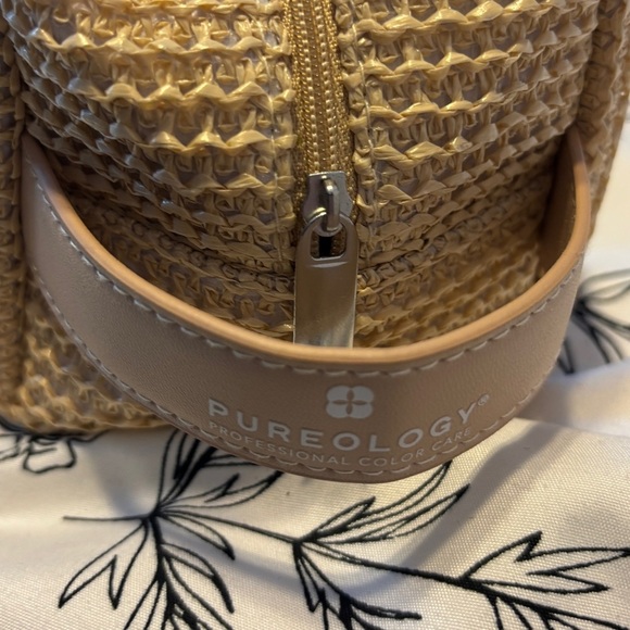 New Stylish Wicker Design Make-up Bag By Pureology - Picture 4 of 4